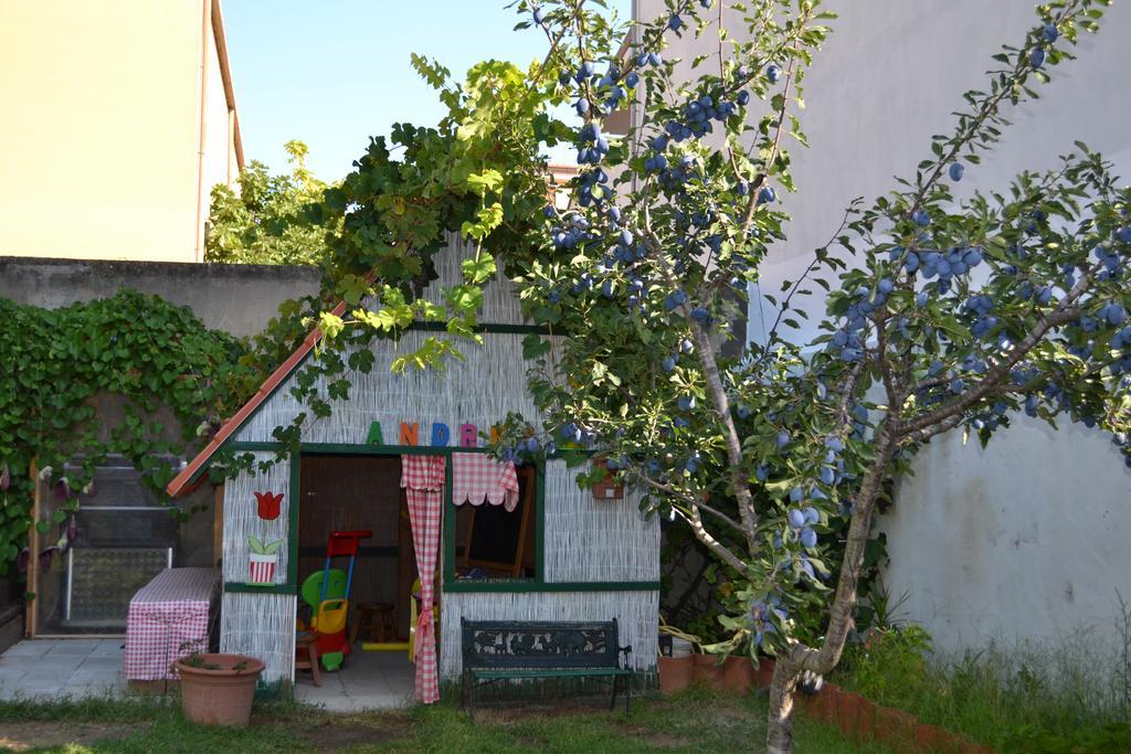 La Jacaranda Hotel Sant'Antìoco Eksteriør billede