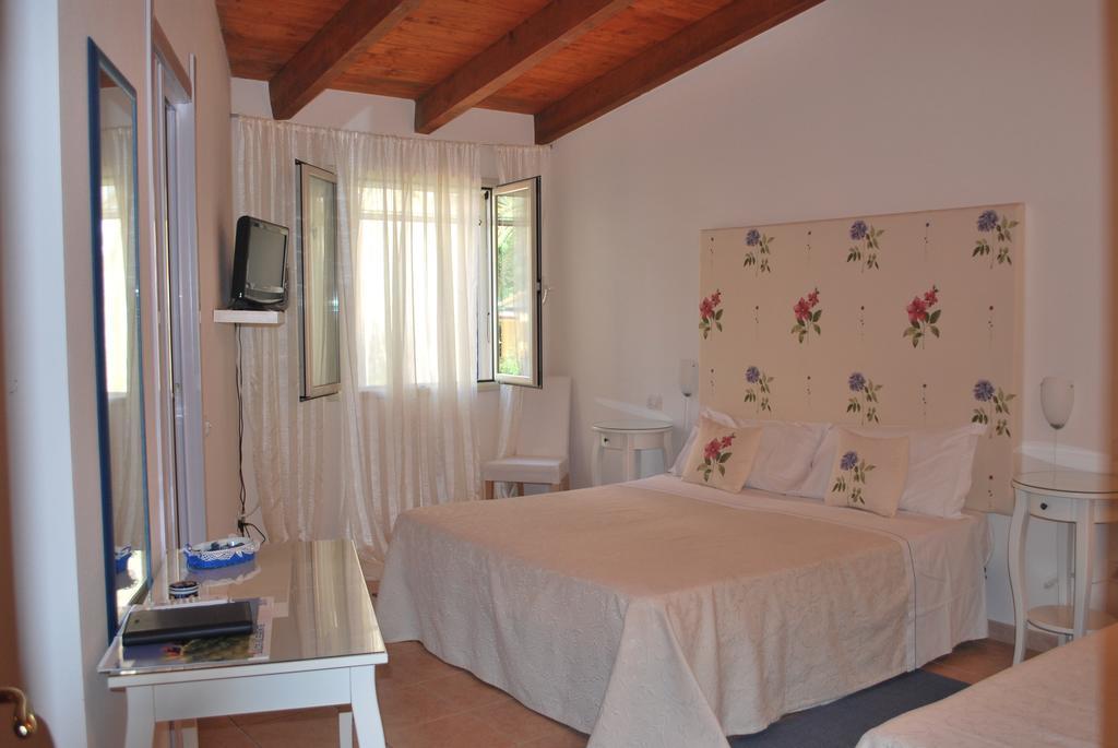 La Jacaranda Hotel Sant'Antìoco Værelse billede